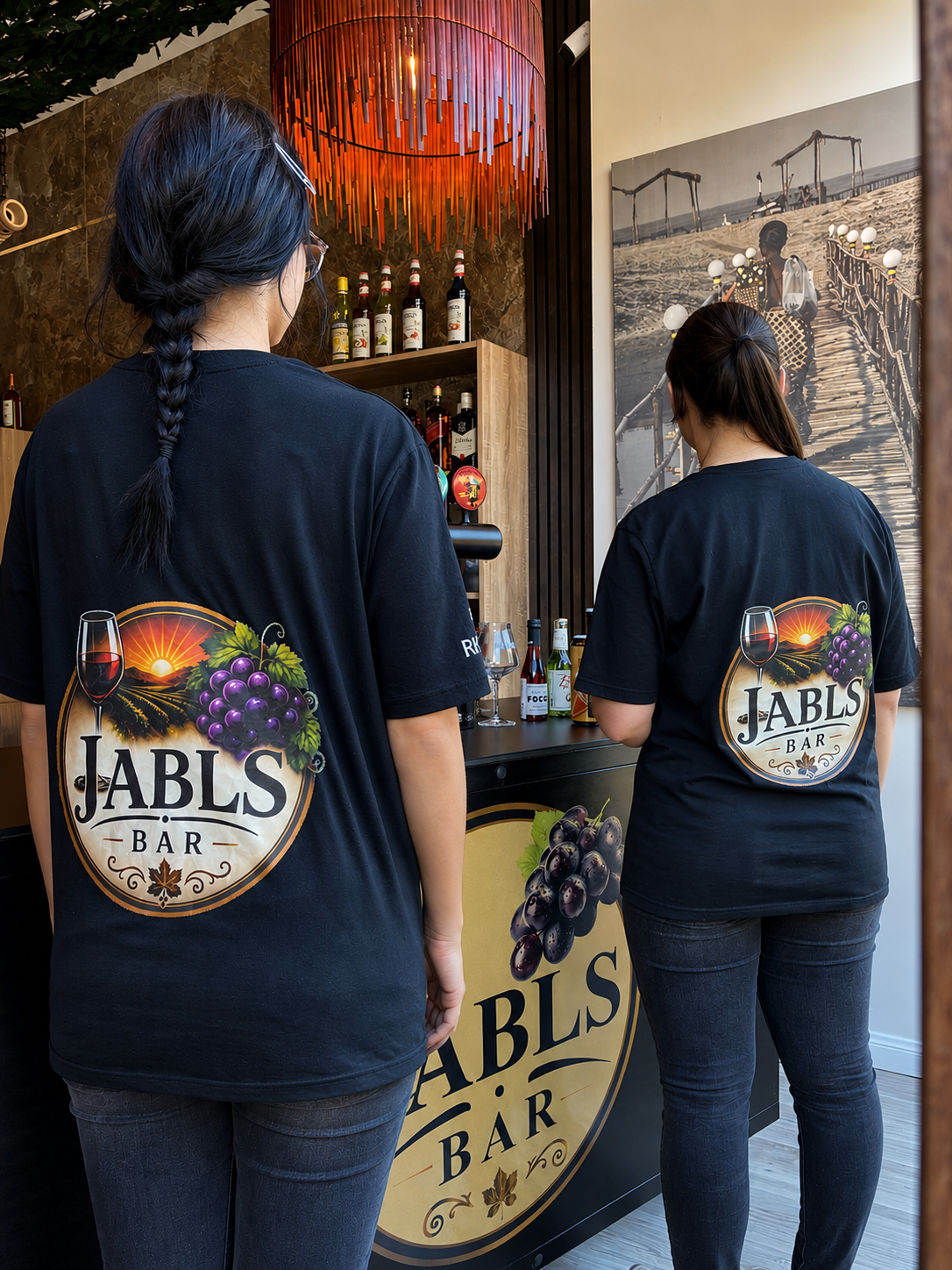 Personale med JABLS BAR t-shirts