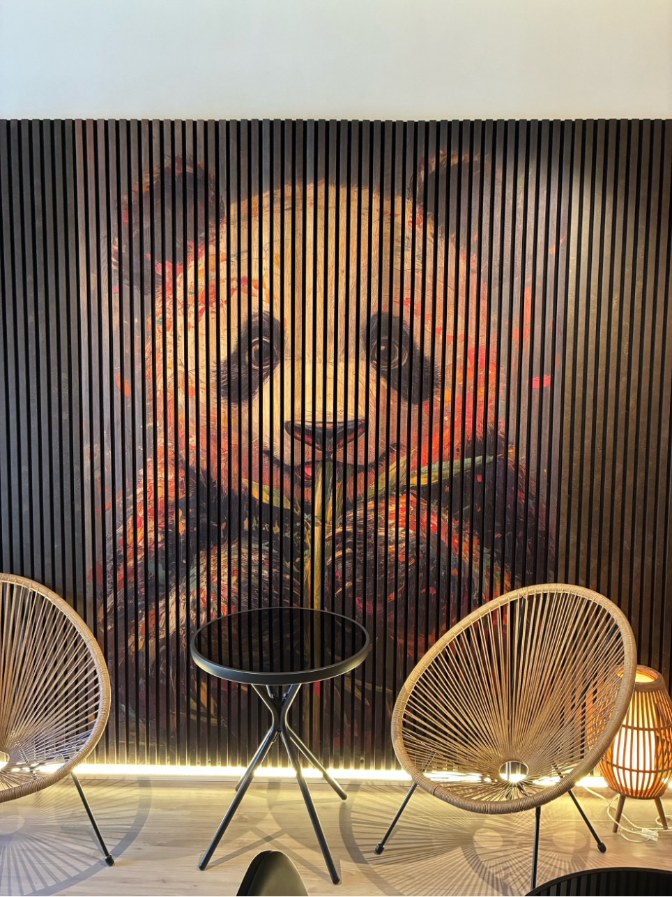 Panda vægmaleri bag bordsætningen